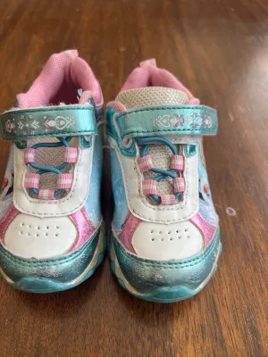 Frozen light up sneakers size 8 retails $35, Shoes 8 (Toddler:2-4yr)
